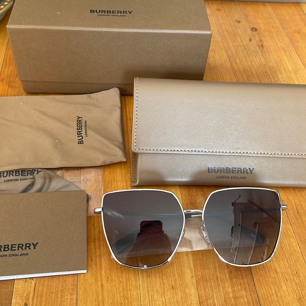 NIB Burberry BE3143 Alexis in Silver-grey gradient